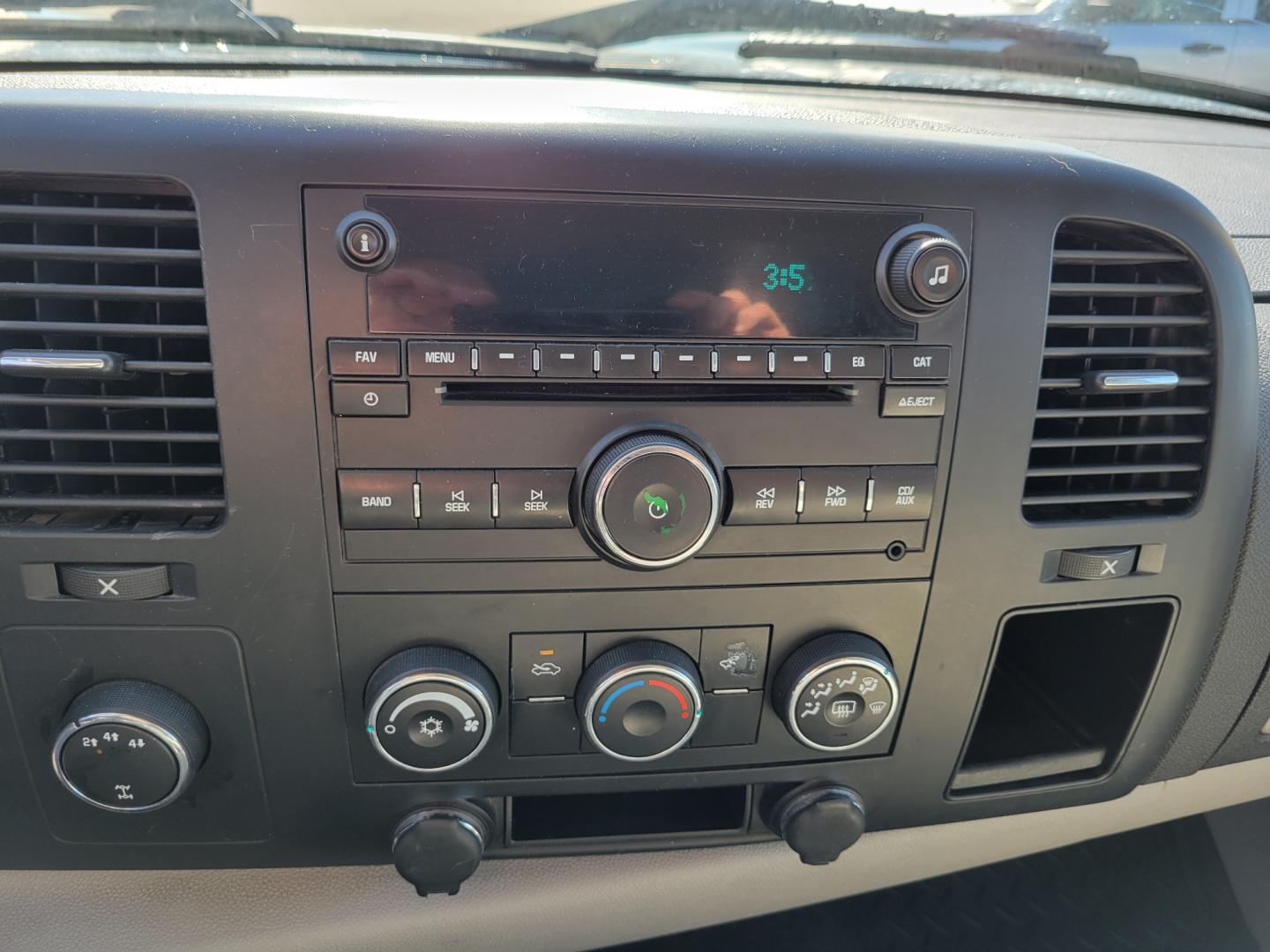 2008 Blue /Tan Chevrolet Silverado 2500HD LT (1GCHK23628F) with an 6.6L engine, 5 Speed Automatic transmission, located at 450 N Russell, Missoula, MT, 59801, (406) 543-6600, 46.874496, -114.017433 - 6.6 Duramax Diesel. Automatic Transmission. 4WD. Matching leer Topper. New Tires. AM FM CD. Power drivers Seat. Air Cruise Tilt. - Photo#12